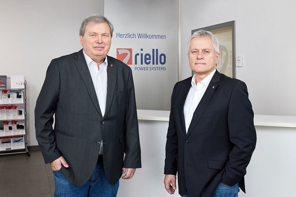 Führungswechsel bei Riello 4 „Ich freue mich darauf, mein Know-how in die weitere Unternehmensentwicklung von Riello Power Systems einzubringen und die Entwicklung neuer USV-Anlagen mit modernsten Technologien voranzutreiben“, so der neue Geschäftsführer Alexander Prell.