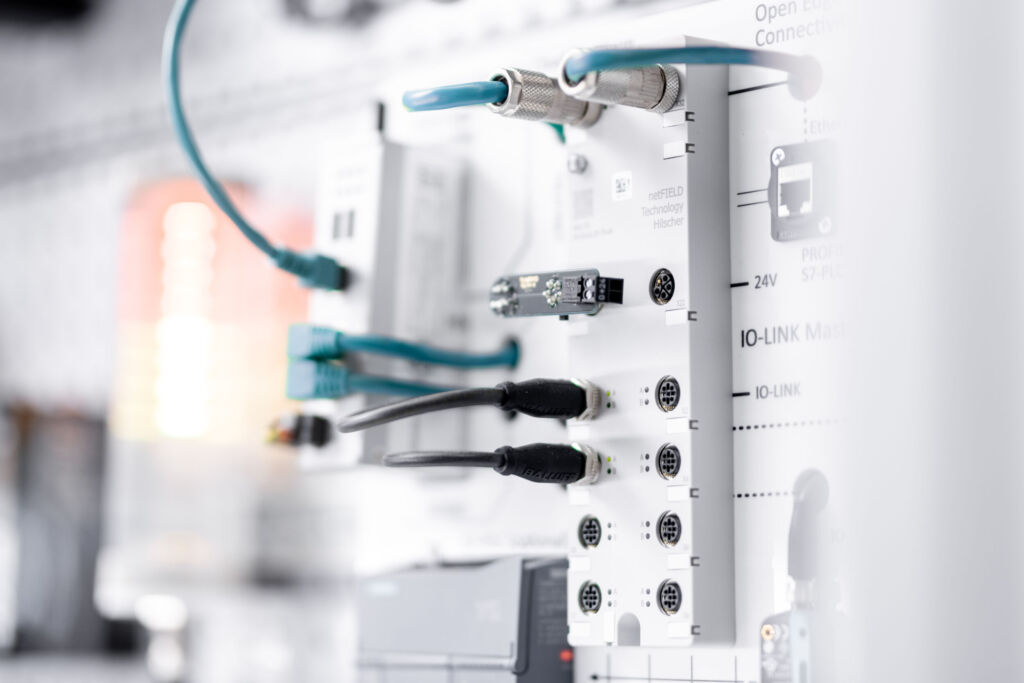 IO-Link-Anbindung mit mehr Rechenleistung 1 Ein Netfield Device IO-Link Master im industriellen Umfeld.