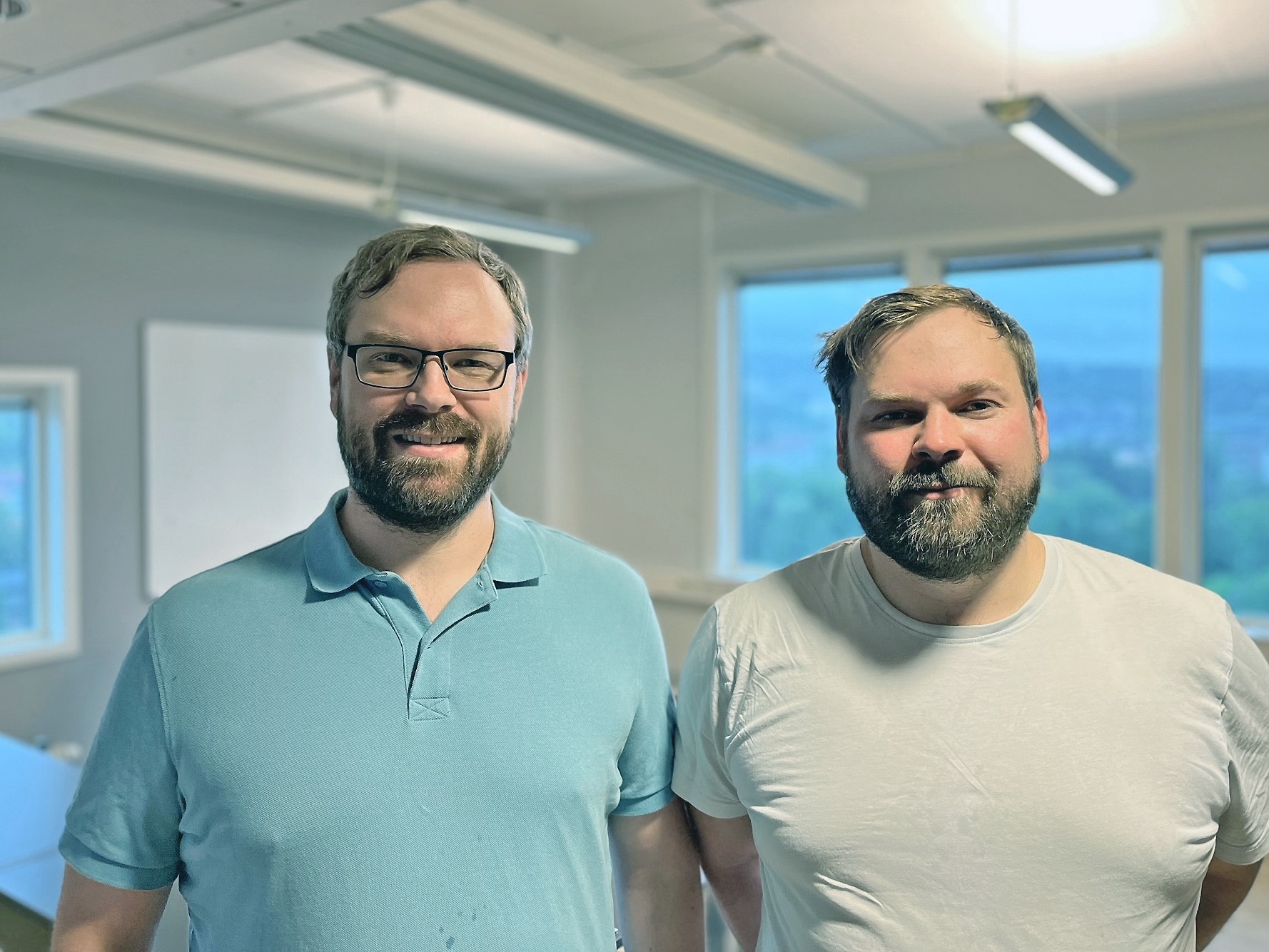 Jonas Helness (Büroleiter, links) und Fredrik Helness (Technik, rechts)