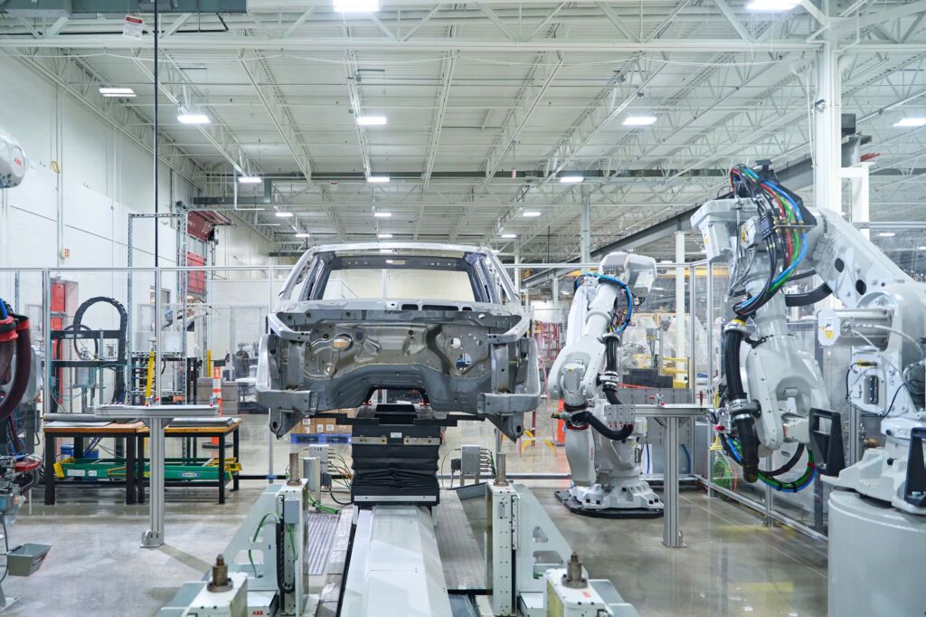 ABB eröffnet Roboterwerk in den USA 1 240313 PM ABB Robotics modernisiertes Werk USA 2