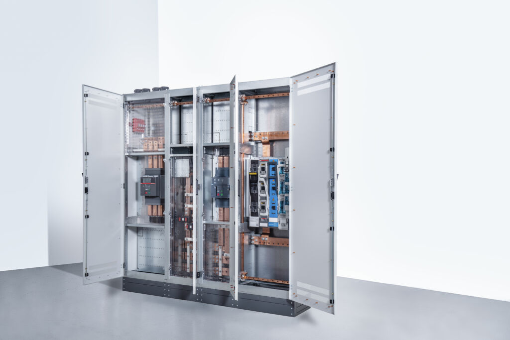 Technische Standards gegen Fachkräftemangel 2 Bild 2 | Sedotec präsentiert eine einfach zu implementierende Einspeiselösung für selbst erzeugte, erneuerbare Energie. Die Feldtypen lassen sich im vormontierten Kit-System schnell aufstellen und anschließen.