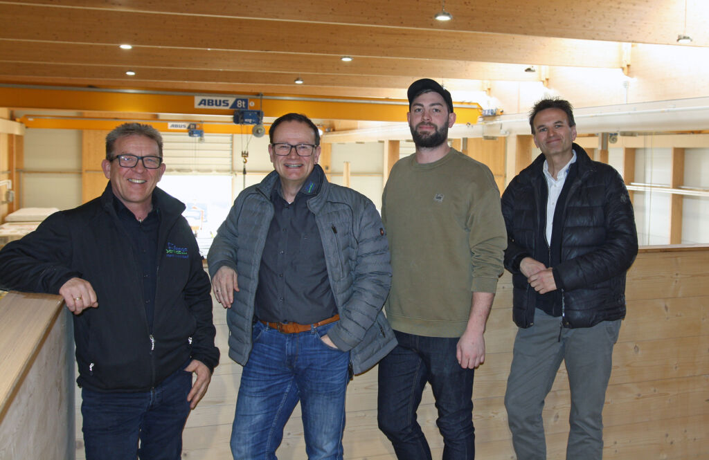 Gemeinsam zum Bearbeitungszentrum 1 Teamwork: Harold Goodman, Alexander Binder, Maximilian Hubele und Markus Greiner