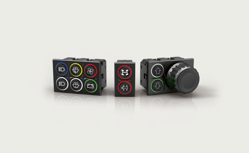 Intuitives Bedienen 1 Die konfigurierbaren HMI-Bedieneinheiten sind nach IATF16949 entwickelt und lassen sich modular miteinander kombinieren.