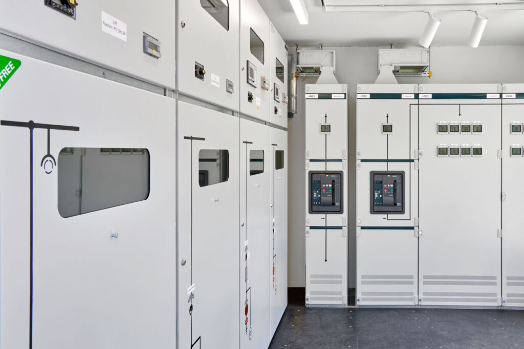 Digitalisierung weiter vorantreiben 1 Bild 1 | Die per Modulansatz
projektierte Mittel- und
Niederspannungsschaltanlage des All Electric Society Parks von Phoenix Contact in Blomberg.