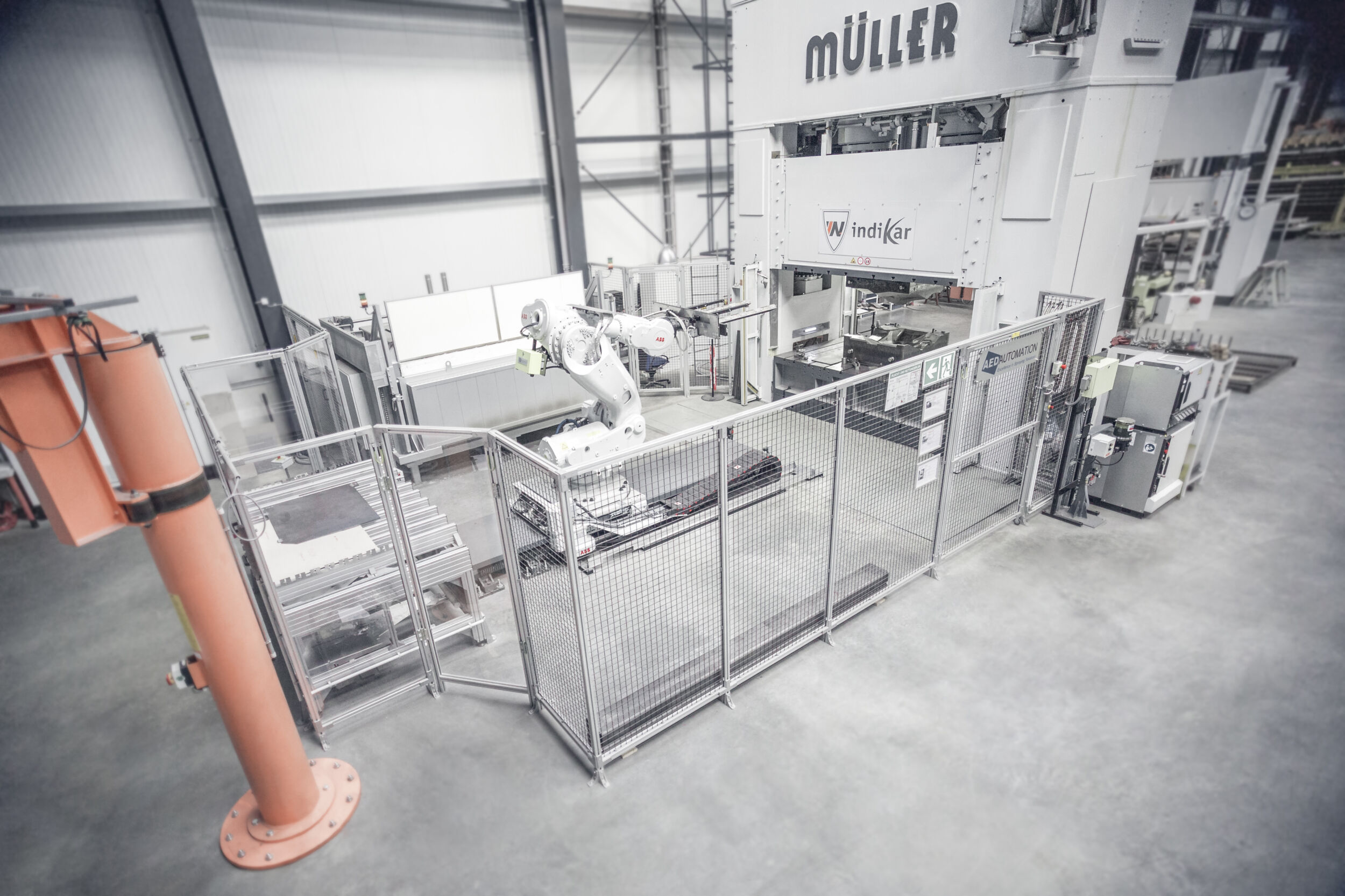 So wird eine Warmpressanlage mit Sicherheitstechnik abgesichert