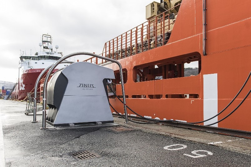 Landstrom für Schiffe: Mit Spezialkabel ganz fix automatisch verbunden 3 Die Landstromlösung Zinus Port Power lässt sich nahtlos in verschiedene Hafenumgebungen integrieren - mit vereinfachtem Kabelhandling- und anschluss.