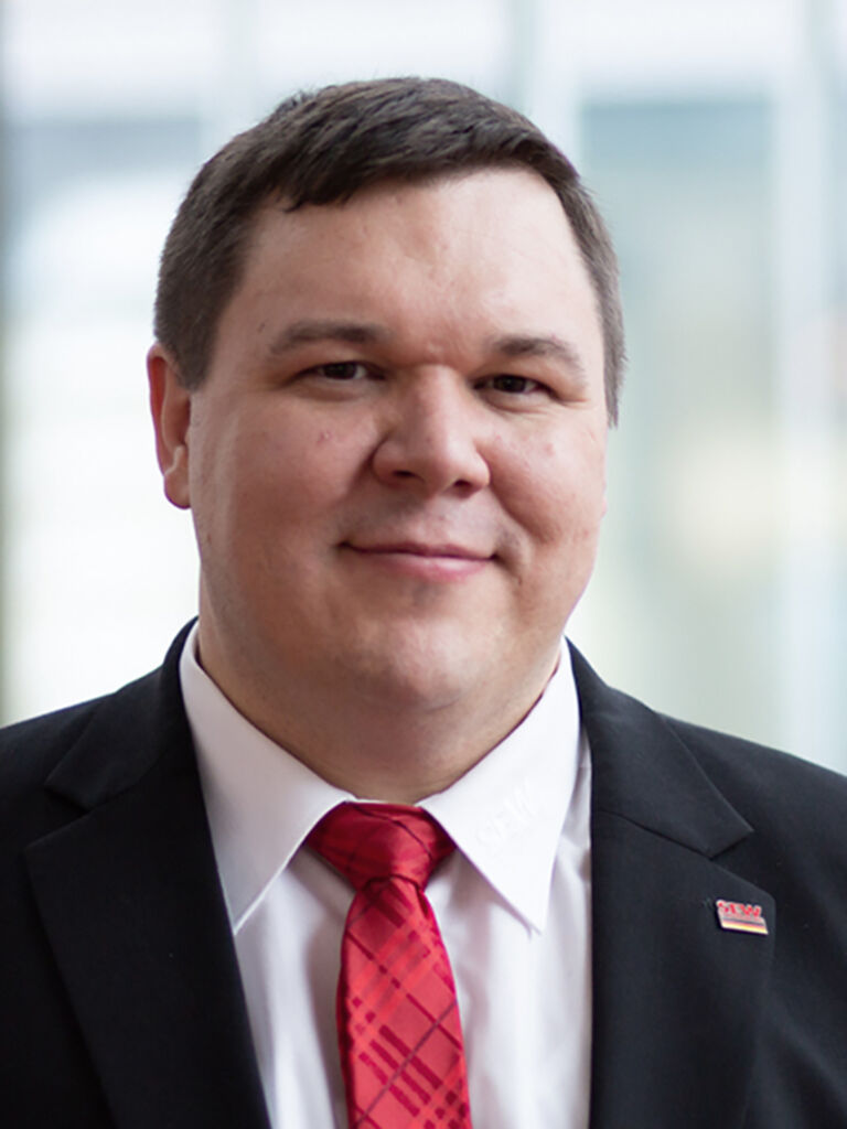 Intelligente Antriebe bewegen die Automatisierungstechnik 5 Wir teilen das Ziel, gemeinsame
Standards für
elektrische Antriebe auf sämtlichen
Ebenen zu entwickeln.
Hans-Joachim Müller
SEW-Eurodrive