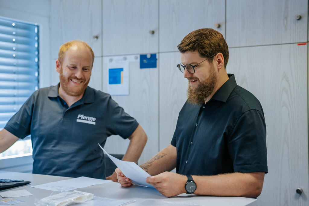"Das Elektrohandwerk ist ein
sicheres Berufsfeld 3 Bild 3 | Geschäftsführer Marvin Plenge (rechts) und technischer Leiter Frank Beermann