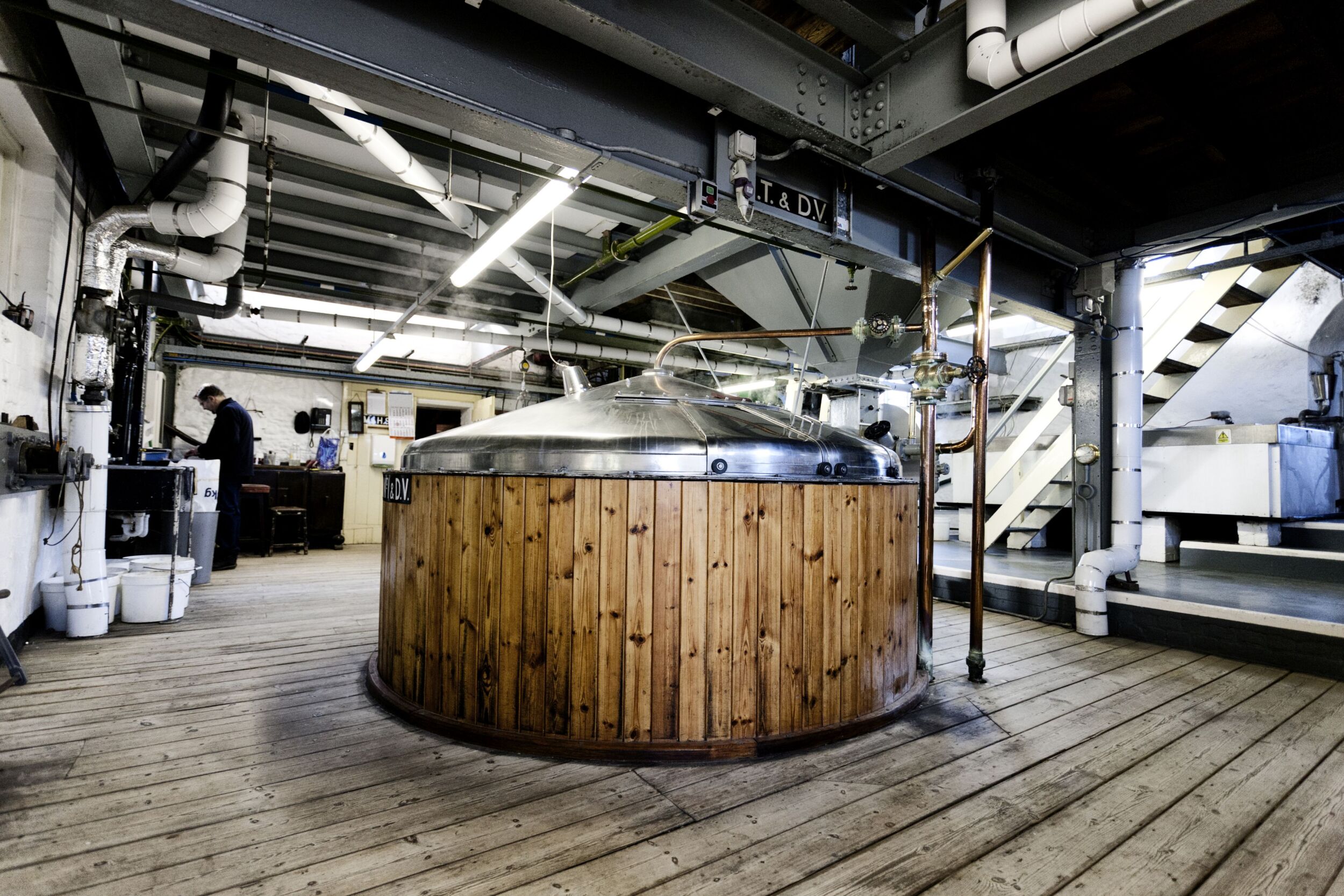 Brewing process mash tun and dissolving vat