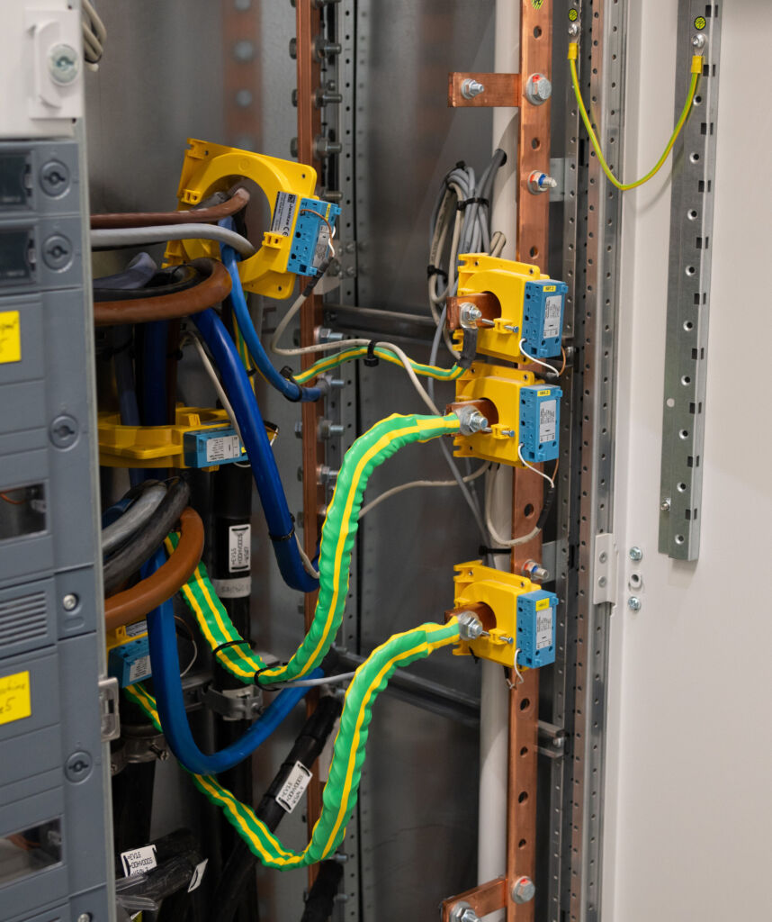 Die transparente Brauerei 3 Per Wandler werden auch die Ströme in den PE-Leitern erfasst.