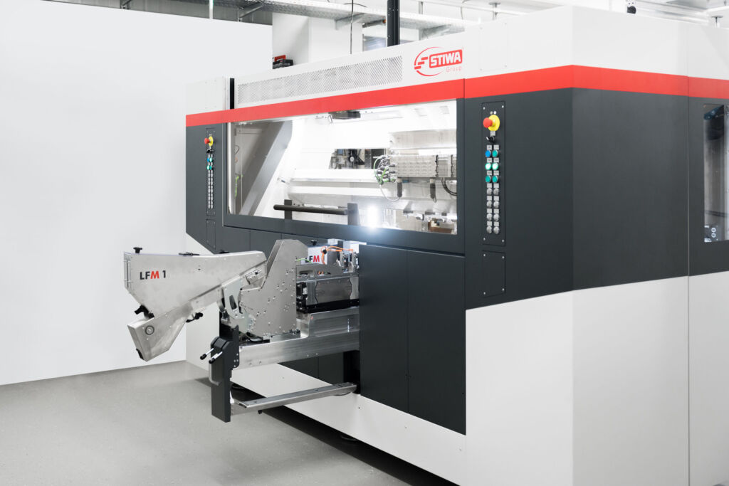 Die treibende Kraft der Kompaktautomation 1 Die flexible Maschinenplattform fertigt Produkte mit einer Raumdiagonalen bis 30mm. Je nach Auslegung und Bestückung ist sie lediglich 3 bis 4m lang.