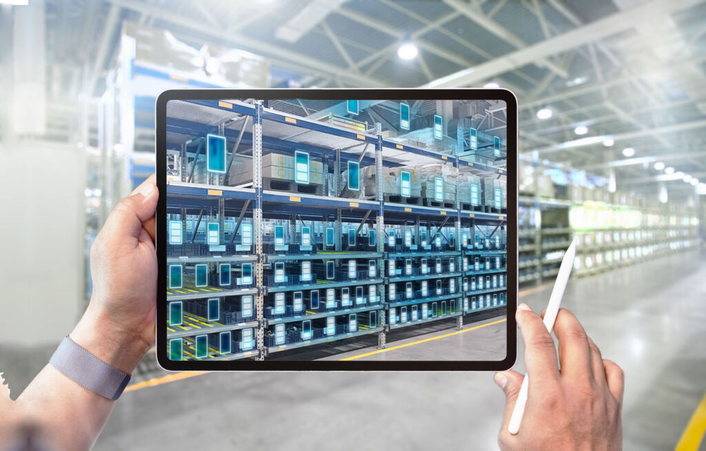 C-Teile automatisch ordern 1 Mit dem Smart Reordering System von Balluff optimiert Just Pack sein Liefermanagement, indem die tatsächlichen Bestände am Verbrauchsort IIoT-basiert erfasst werden - geliefert wird erst, wenn diese einen Schwellenwert unterschreiten.