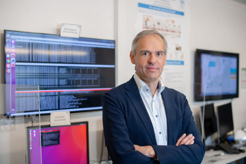 „Bei 6G wird der Mensch im Mittelpunkt stehen“ 1 "Mit Hilfe von KI soll das 6G-Netz in der Lage sein, sich selbst zu optimieren." Prof. Wolfgang Kellerer, TUM.