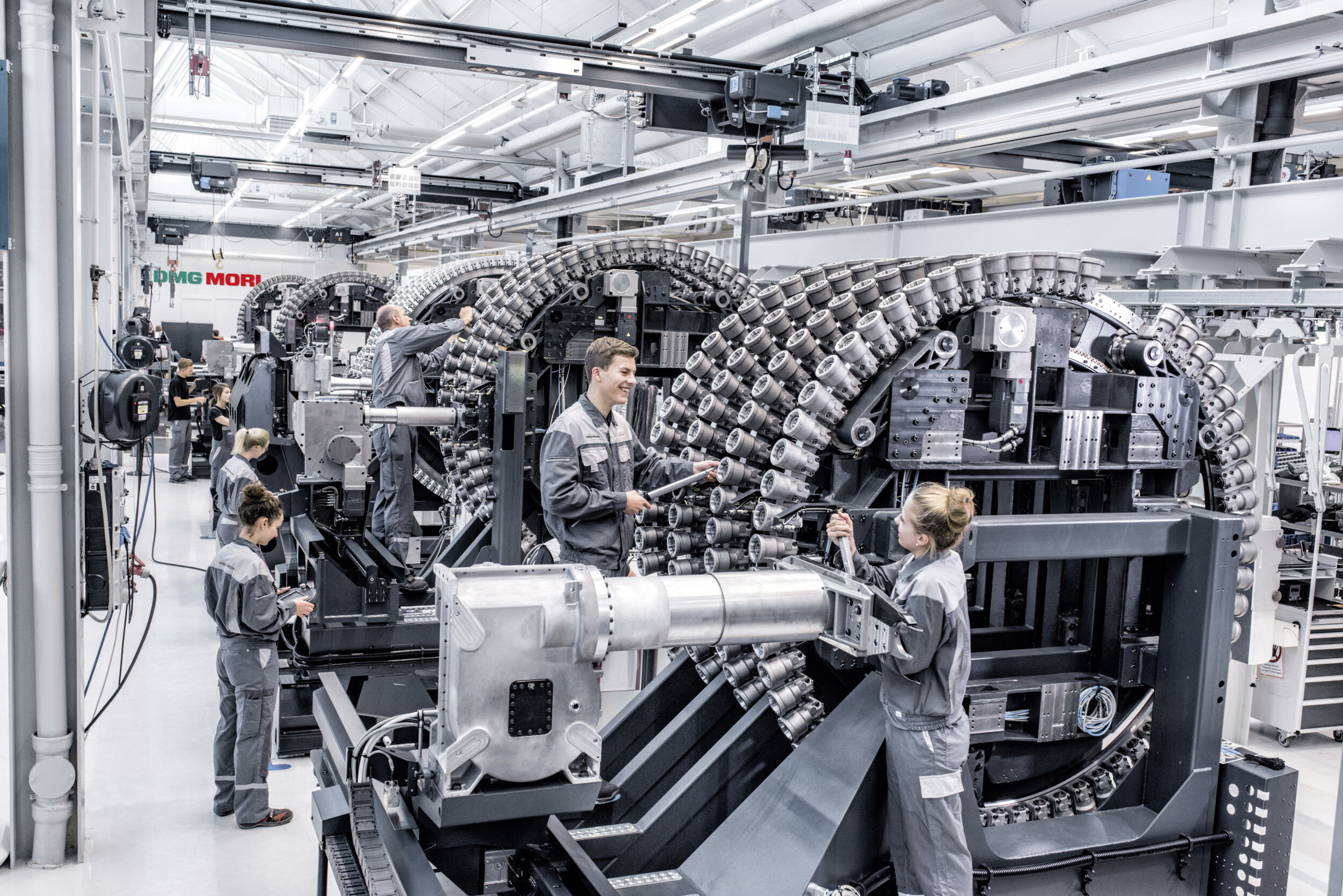 CRM-Backbone für die Digitalstrategie 8 CRM-Backbone für die Digitalstrategie