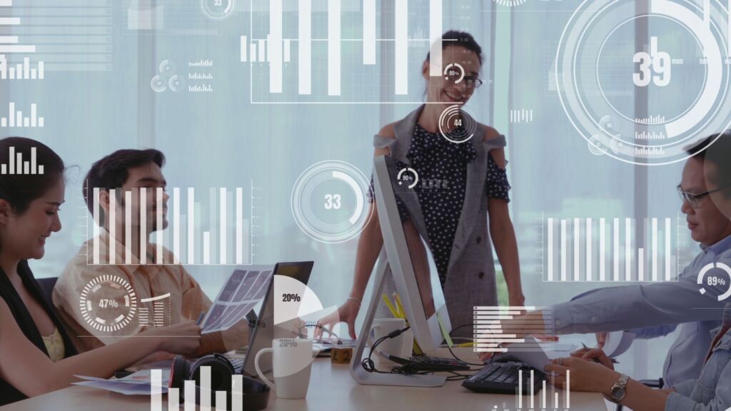 Krisen kein Grund zur Zurückhaltung 1 Conceptual vision of business people in corporate staff meeting . Concept of digital technology for marketing data analysis and investment decision making .