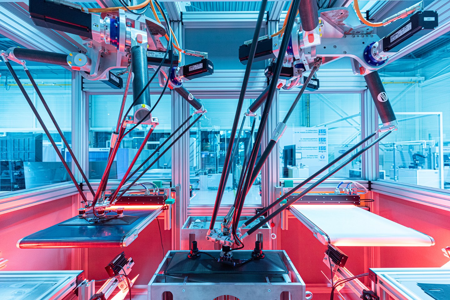 Roboter stecken Brennstoffzellen in Sekundenschnelle