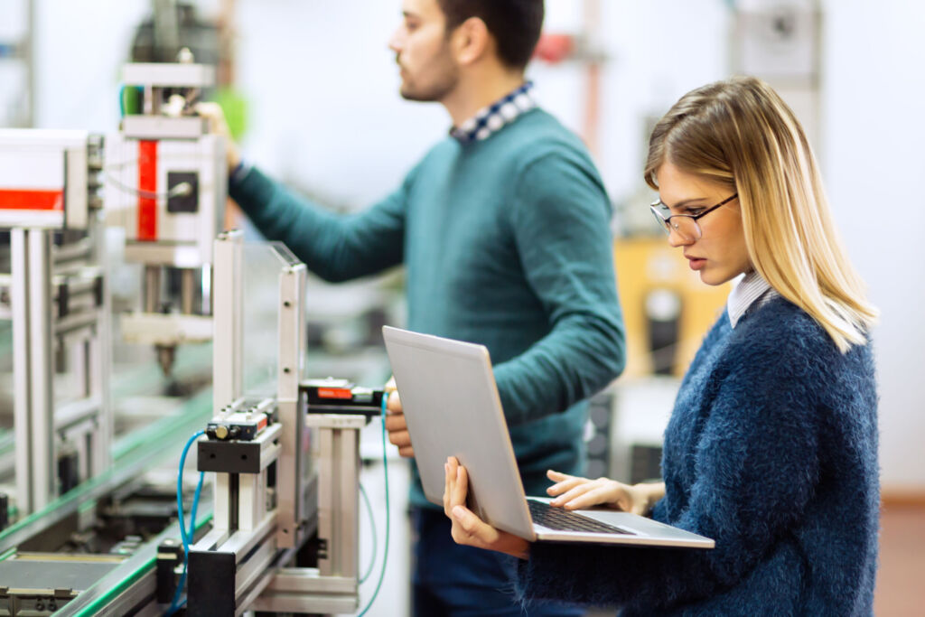 Zahl der offenen Ingenieursstellen erreicht Höchststand 1 Engineering robotics class teamwork 1 1