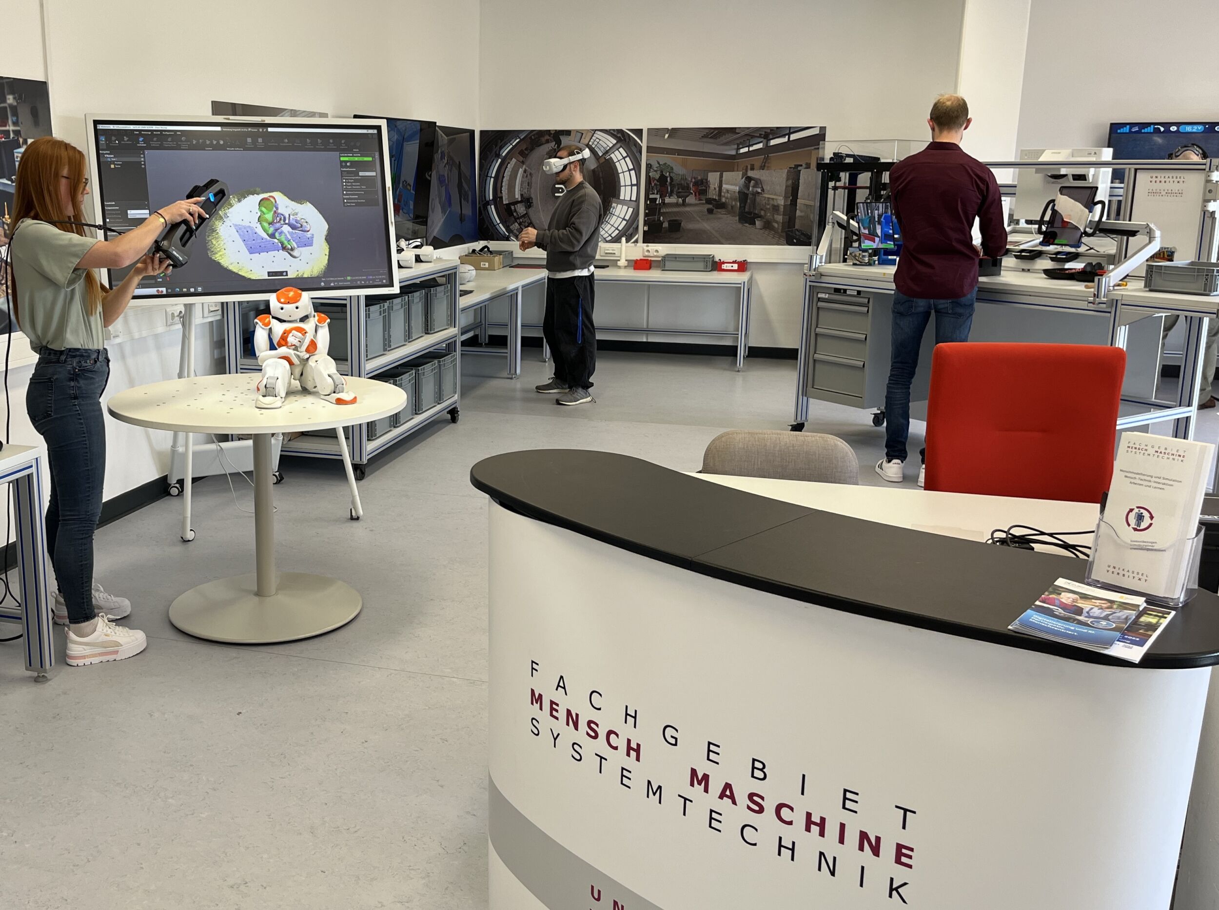 Neue Technologien für die Produktionsarbeit testen 2 Neue Technologien für
die Produktionsarbeit testen