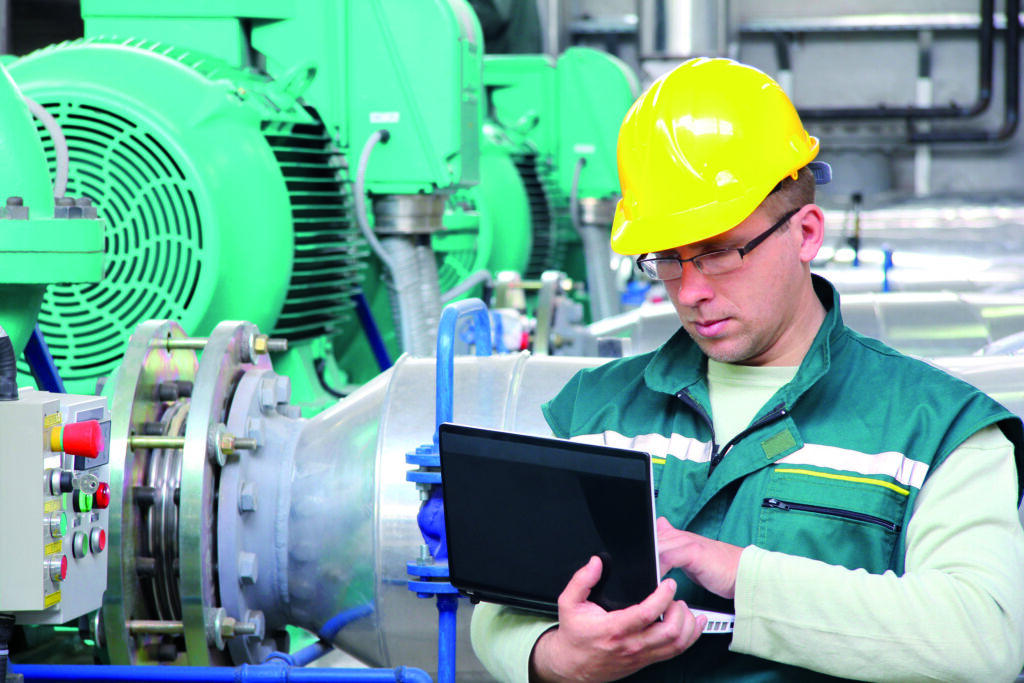 Unterstützung bei Normung und Standardisierung 1 Industrial worker with notebook