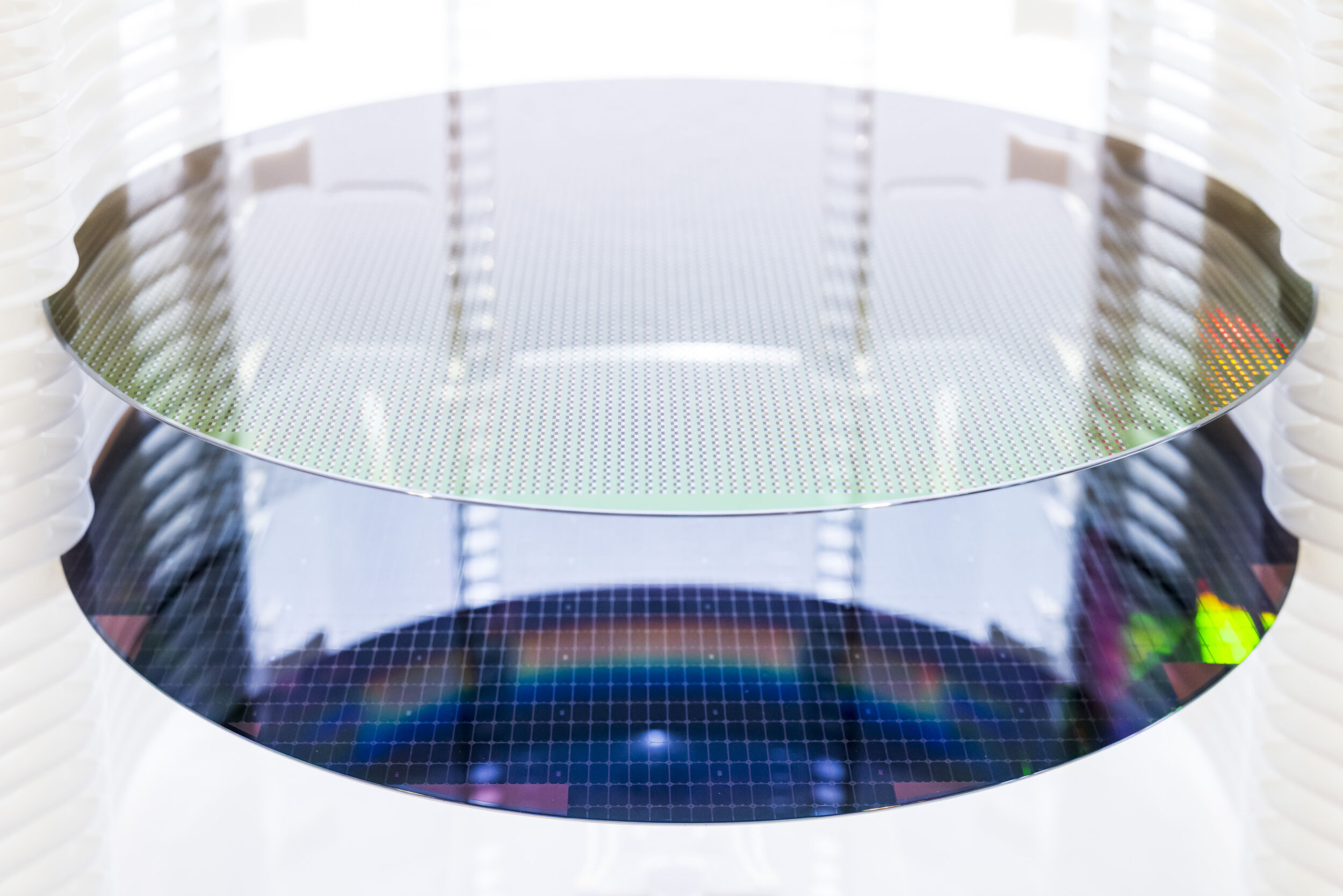 Die vollautomatisierte Wafer-Fertigung 4 Die vollautomatisierte
Wafer-Fertigung