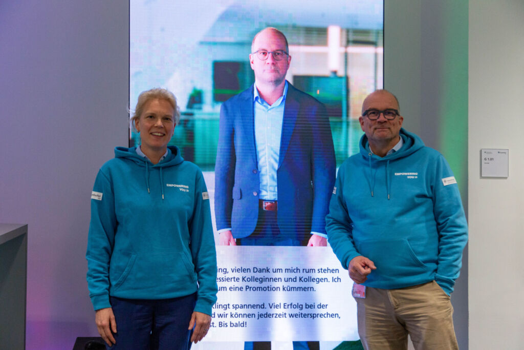 Added Value Avatars 1 Prof. Dr. Katharina Hölzle, Prof. Dr. Oliver Riedel und sein digitaler Zwilling.