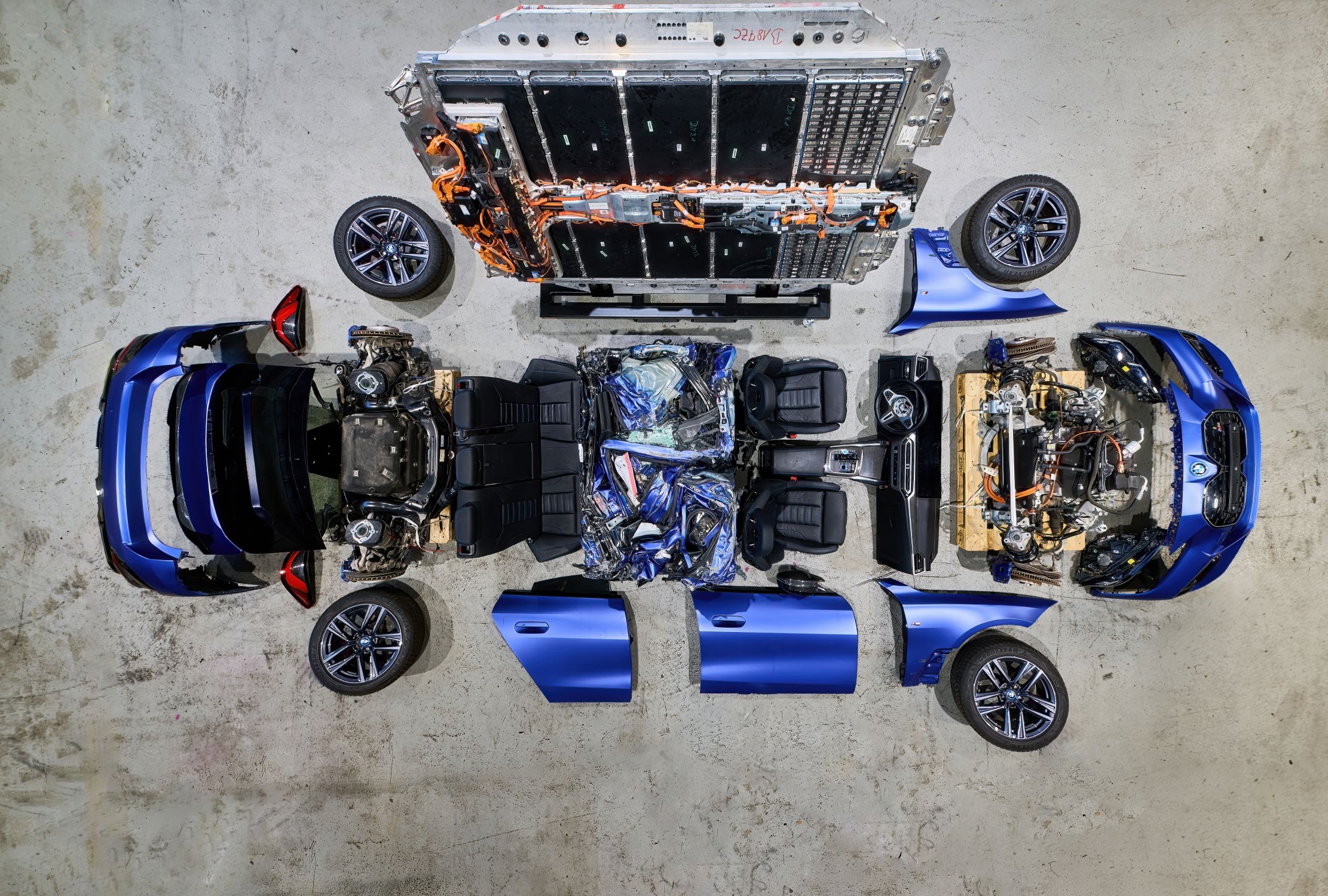 BMW und PreZero machen aus Altfahrzeuge zur Materialquelle