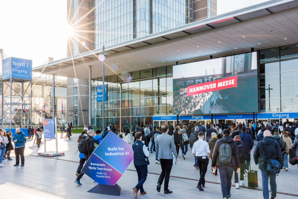 Hannover Messe fokussiert KI in der Anwendung 1 Impressionen, Eingang Nord, Besucher