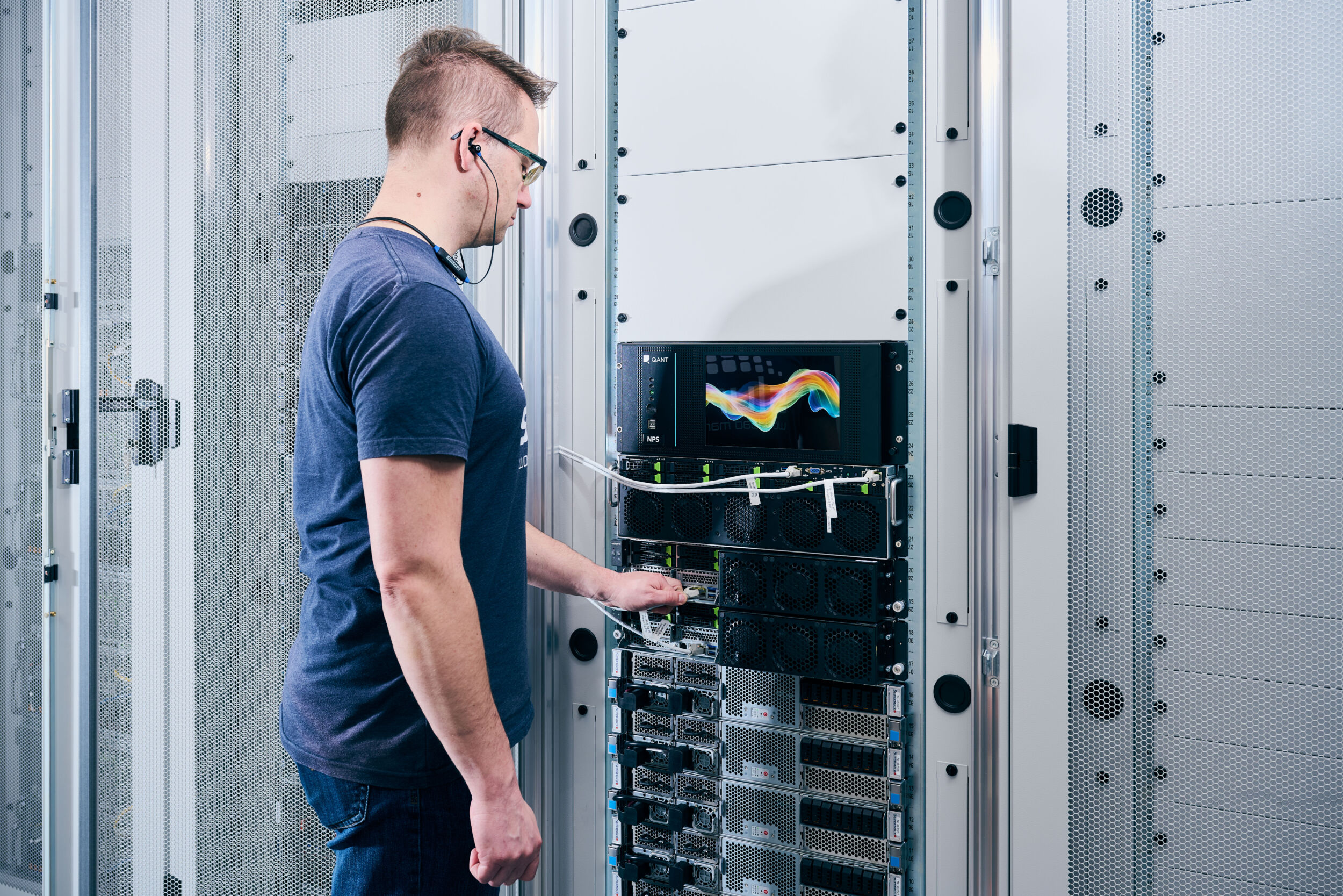 Testsystem am KIT rechnet mit Licht 4 Hochleistungsrechner am SCC