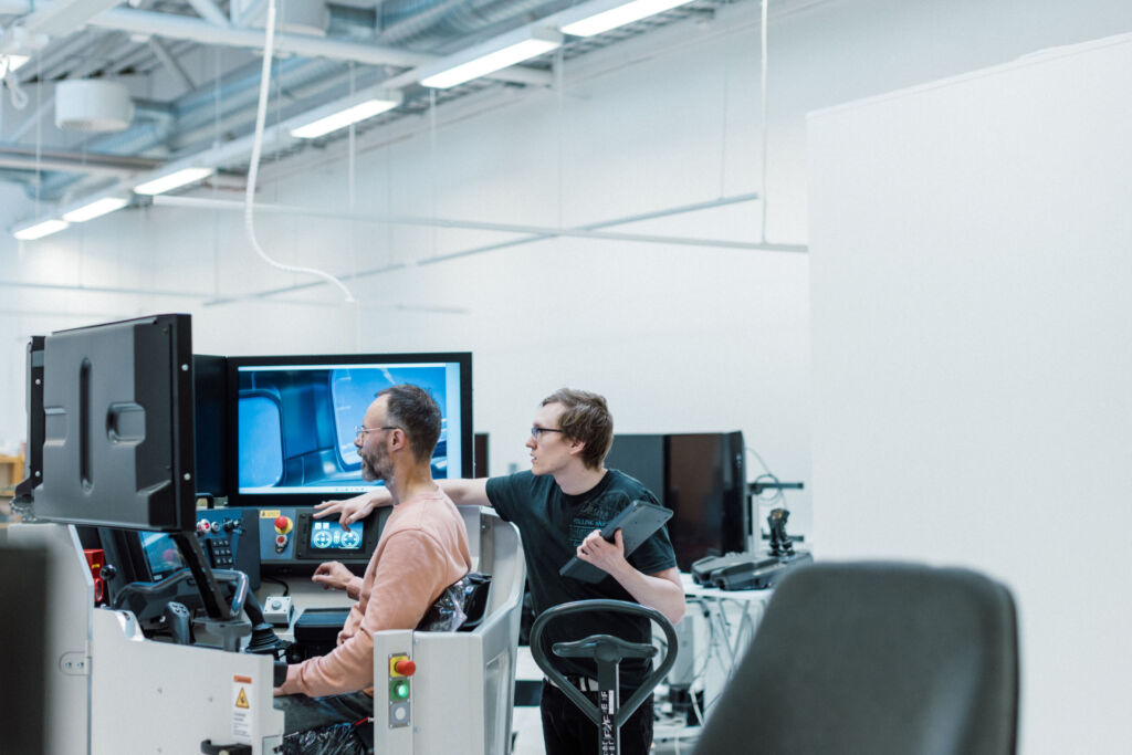 Digitale Zwillinge: Mehr als ein virtuelles 3D-Abbild 3 Digitale Zwillinge unterstützen nicht nur Entwicklung, sondern auch Inbetriebnahme, Betrieb und Wartung.