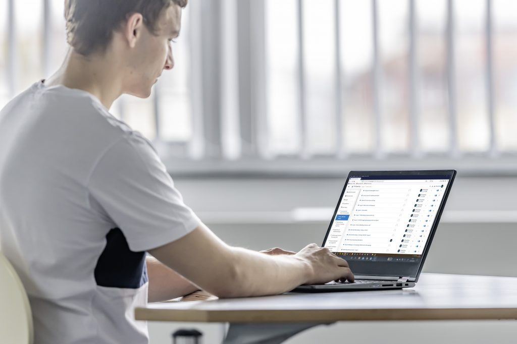 Lernen und forschen mit dem digitalen Zwilling 2 Über ein Entwicklungs-Wiki können die Studierenden ihre Lösungsansätze dokumentieren und diskutieren.