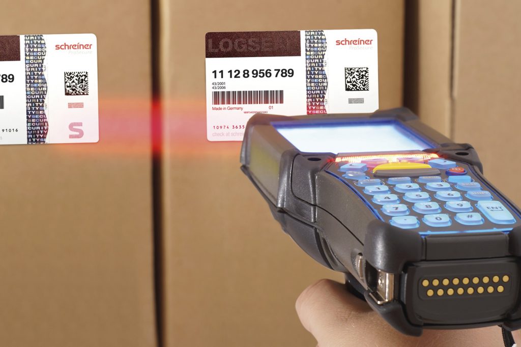 Serialisierung von Produkten für Fälschungsschutz und Track&Trace 1 Die ins Logistiksiegel integrierte Track & Trace-Systemlösung von Schreiner ProTech ermöglicht die eindeutige Identifikation von Produkten bezüglich Identität, Herkunft und Bestimmungsort.