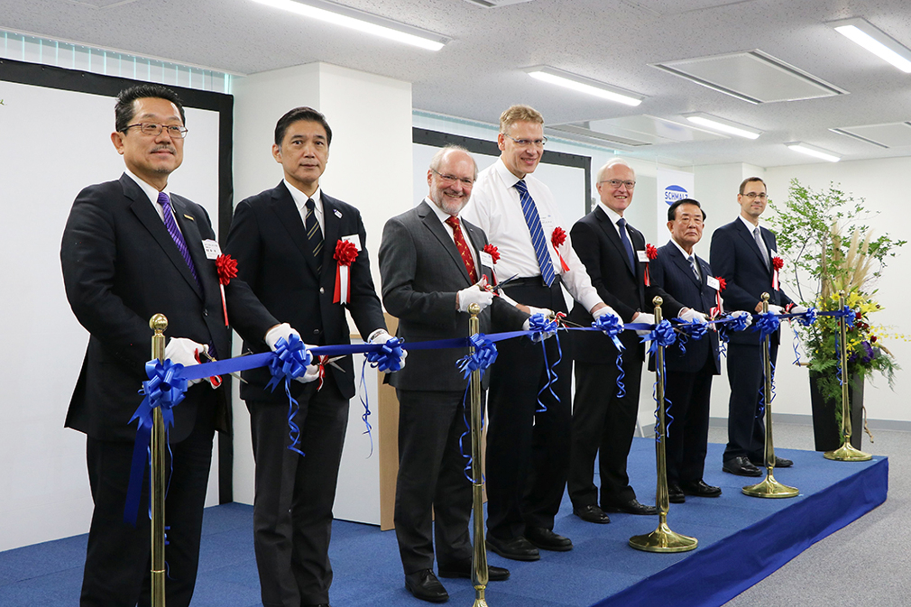 Neue Schmalz-Vertriebszentrale in Japan eingeweiht 5 Neue Schmalz-Vertriebszentrale
in Japan eingeweiht