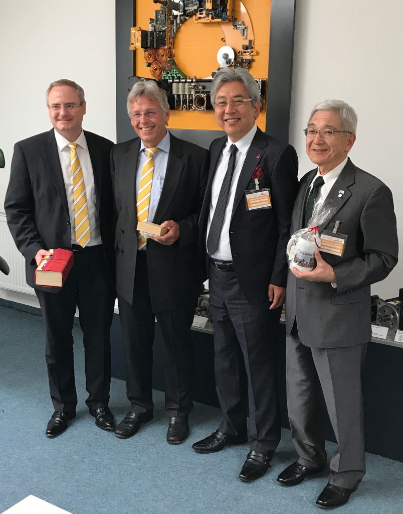 Baumüller baut Asienpräsenz aus 1 Baumüller bekommt ab sofort Verstärkung für den japanischen Markt (v.l.n.r.): Andreas Baumüller, Geschäftsführer & CEO Baumüller, Joachim Weissenberger, Sales Director International, Masayuki Oishi, Präsident & CEO Daiki Rika Kogyo Co., Ltd. und Shuji Yamagata, Chairmen Saitama City Foundation for Business Creation