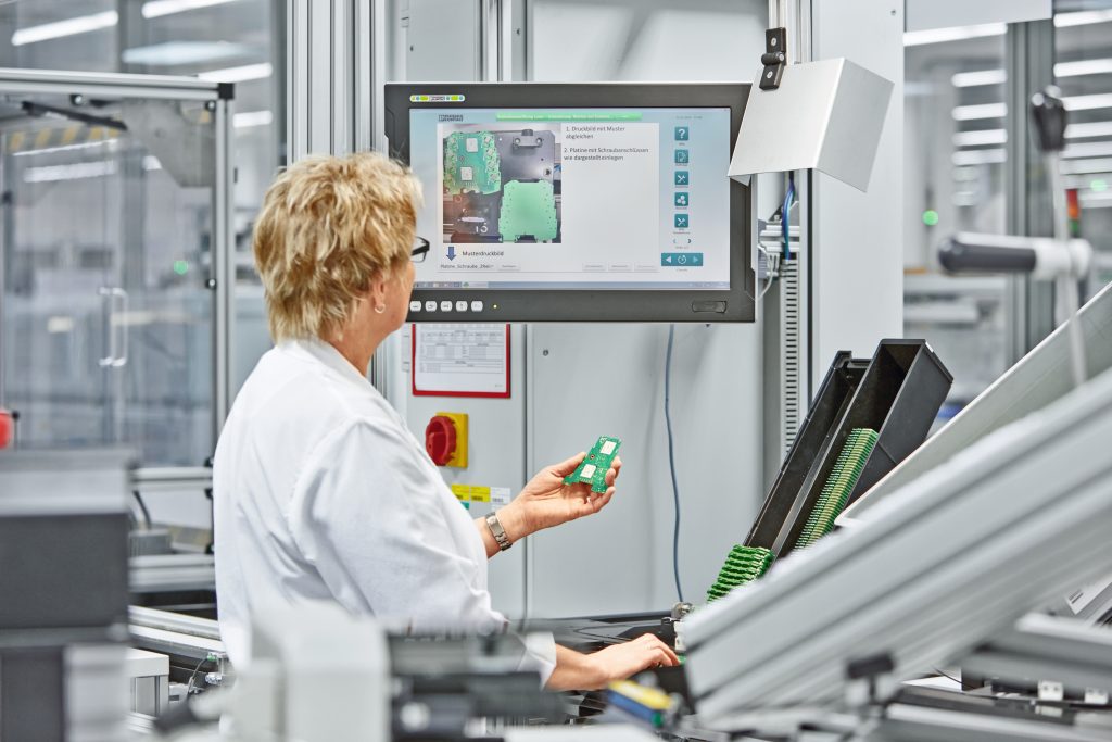 Feuertaufe bestanden 1 Durch wandlungsfähige Produktionstechnik können Aufwand für Entwicklung,
Engineering und Fertigung reduziert werden.