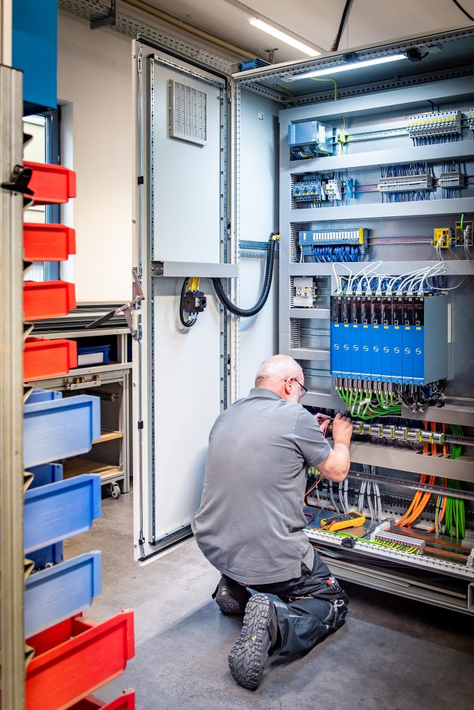 Sensibler Schraubautomat 3 Stöber lieferte für die Anlage neun Antriebsregler aus der Baureihe SI6.