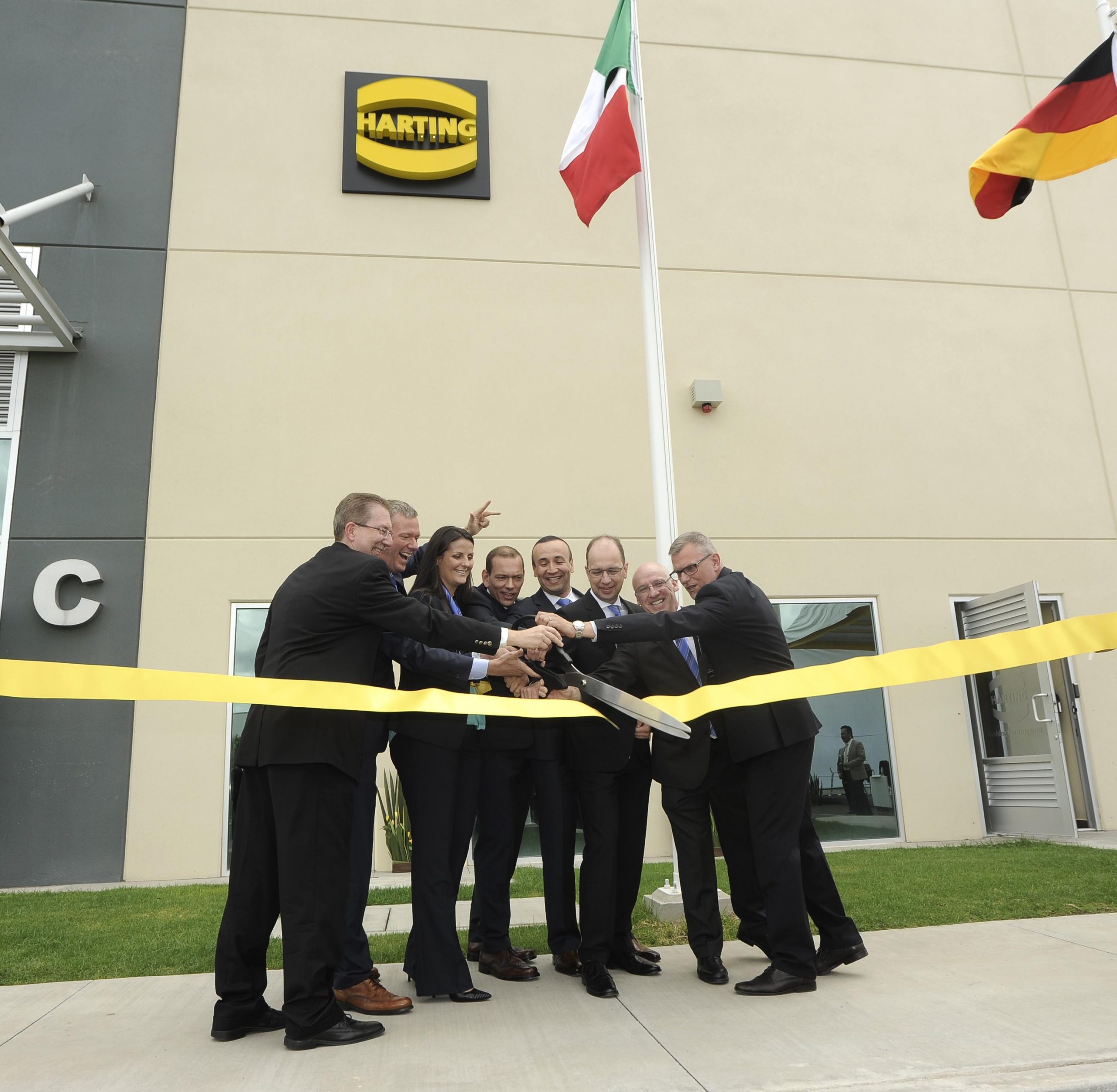 Harting eröffnet Werk in Mexiko