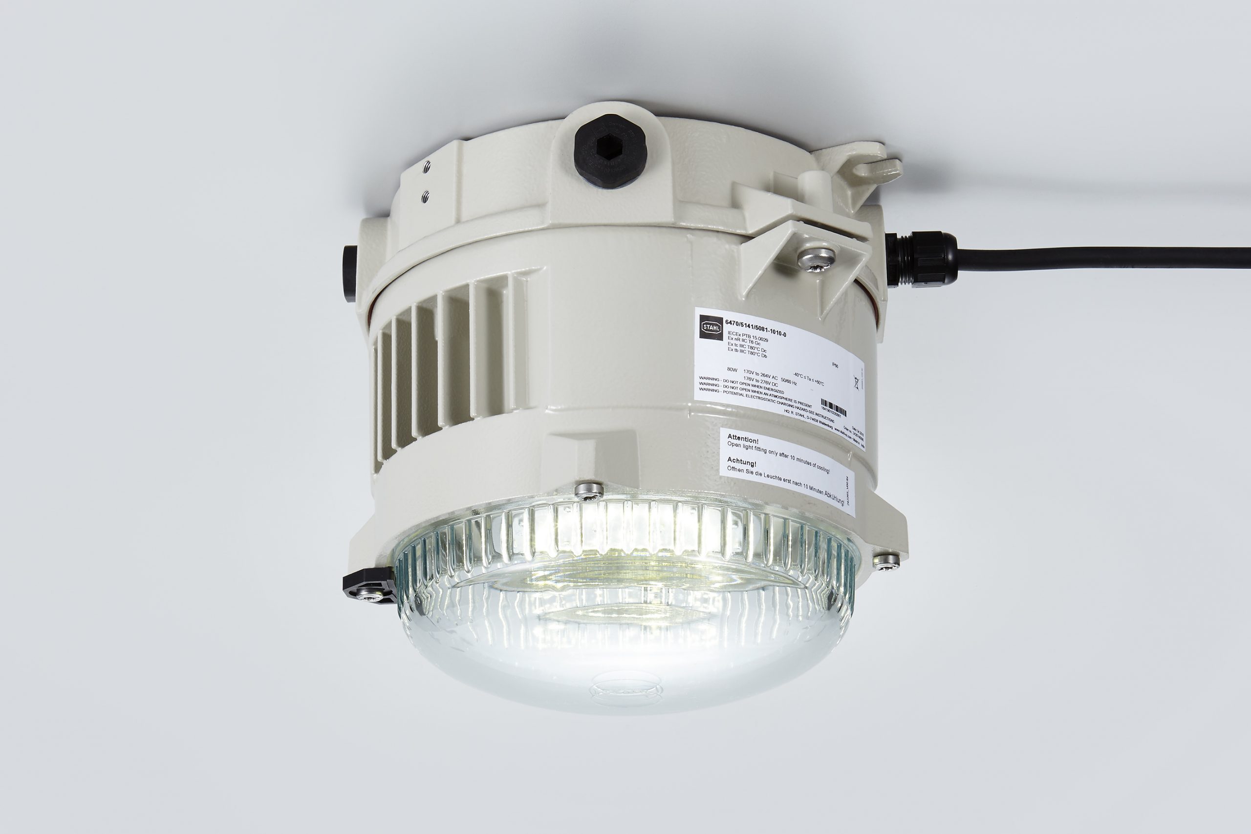 Ex-geschützte Langzeit-LED-Leuchten mit universellen Montageoptionen 8 Ex-geschützte Langzeit-LED-Leuchten
mit universellen Montageoptionen