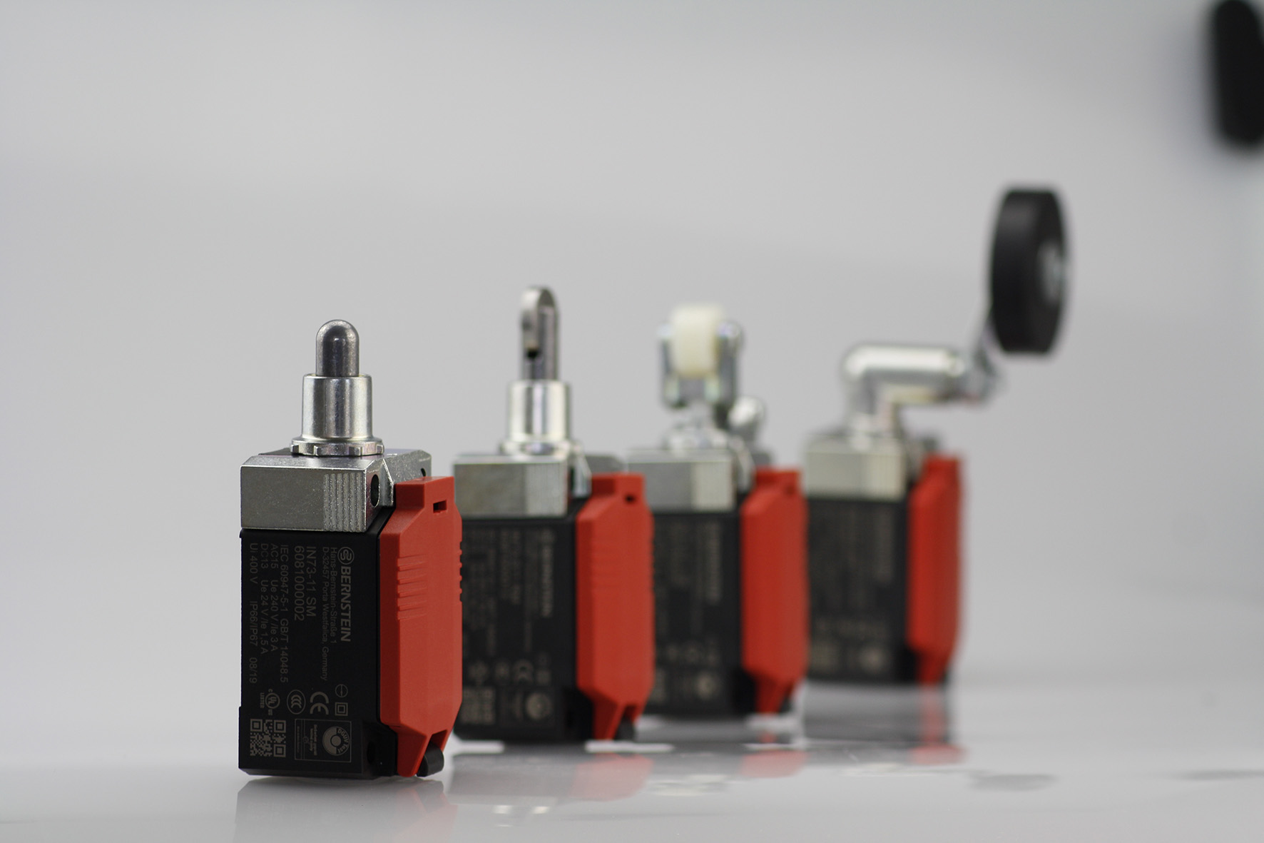 Positionsschalter aus Metall und Kunststoff