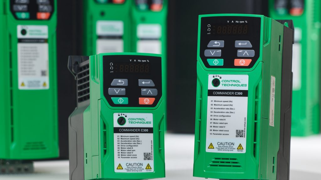 Frequenzumrichter mit fünfjähriger Gewährleistung 1 20527 Commander C Family Group 8