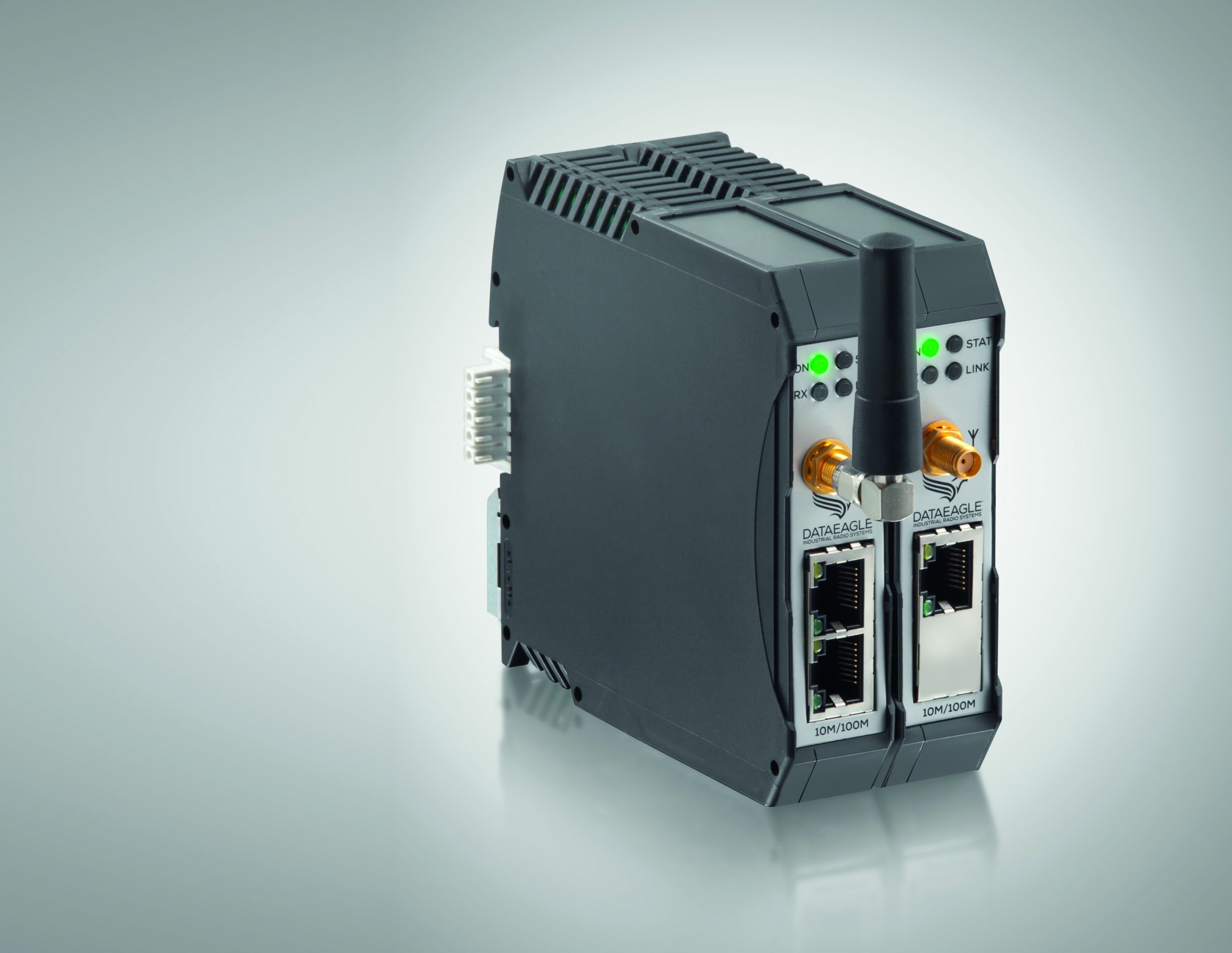 Kombination aus IoT Edge Gateway und Industrie-PC 4 Kombination aus
IoT Edge Gateway
und Industrie-PC