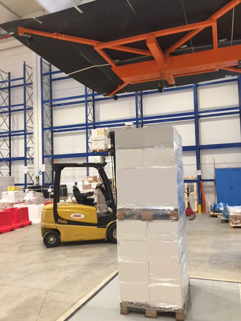 Palettenvolumen per 3D 2 Palette auf der elektronischen Plattformwaage. Oben sind fünf 3D-Vision-Sensoren integriert, die das exakte Volumen der Paletten bestimmen.