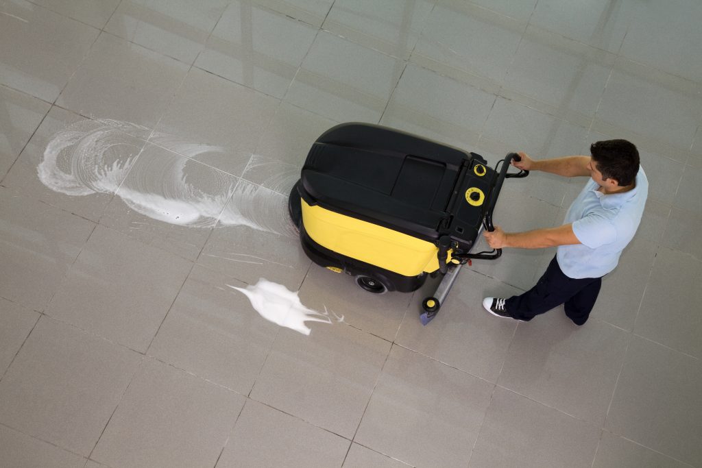 Kompaktes dosieren 5 Für eine Baureihe an Scheuersaugmaschinen benötigt Kärcher einen Aktuator mit einem Ultraschall-Durchflusssensor, der den Zufluss von Reinigungsmittel hochgenau misst.