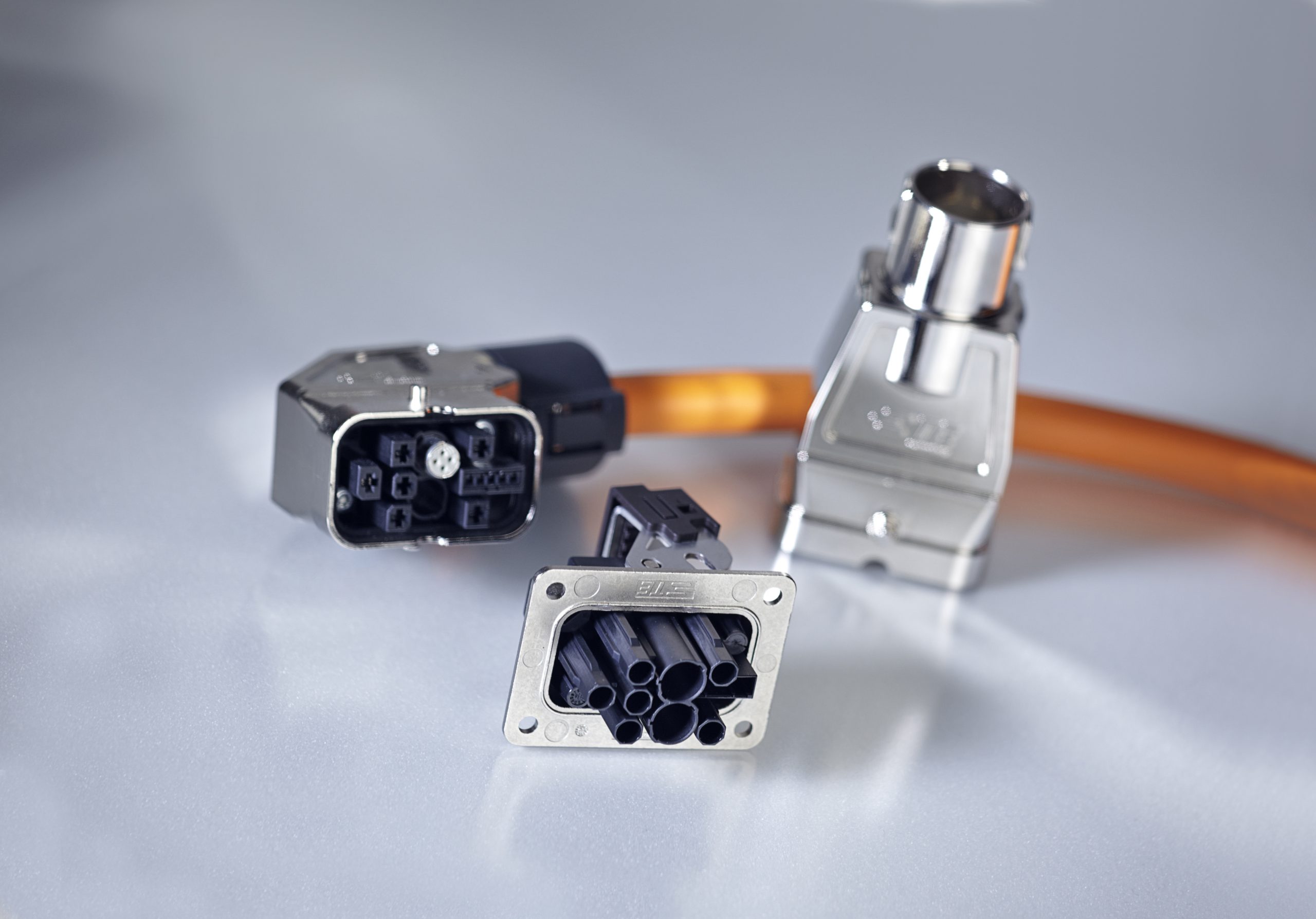 Hybrid-Steckverbinder mit Sicherheitsverriegelung