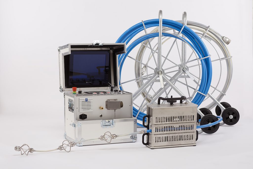 Sichere Verbindung in den Untergrund 2 Für die UV-Sanierung von Kanalrohren entwickelte Prokasro die Hausanschlussanlage Ikarus, in der ein Schleifring von
Servotecnica zum Einsatz kommt.