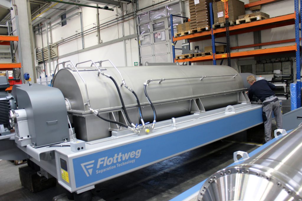 Saubere Trennung 2 Endabnahme einer Dekanter Zentrifuge im Flottbek Werk in Villingen