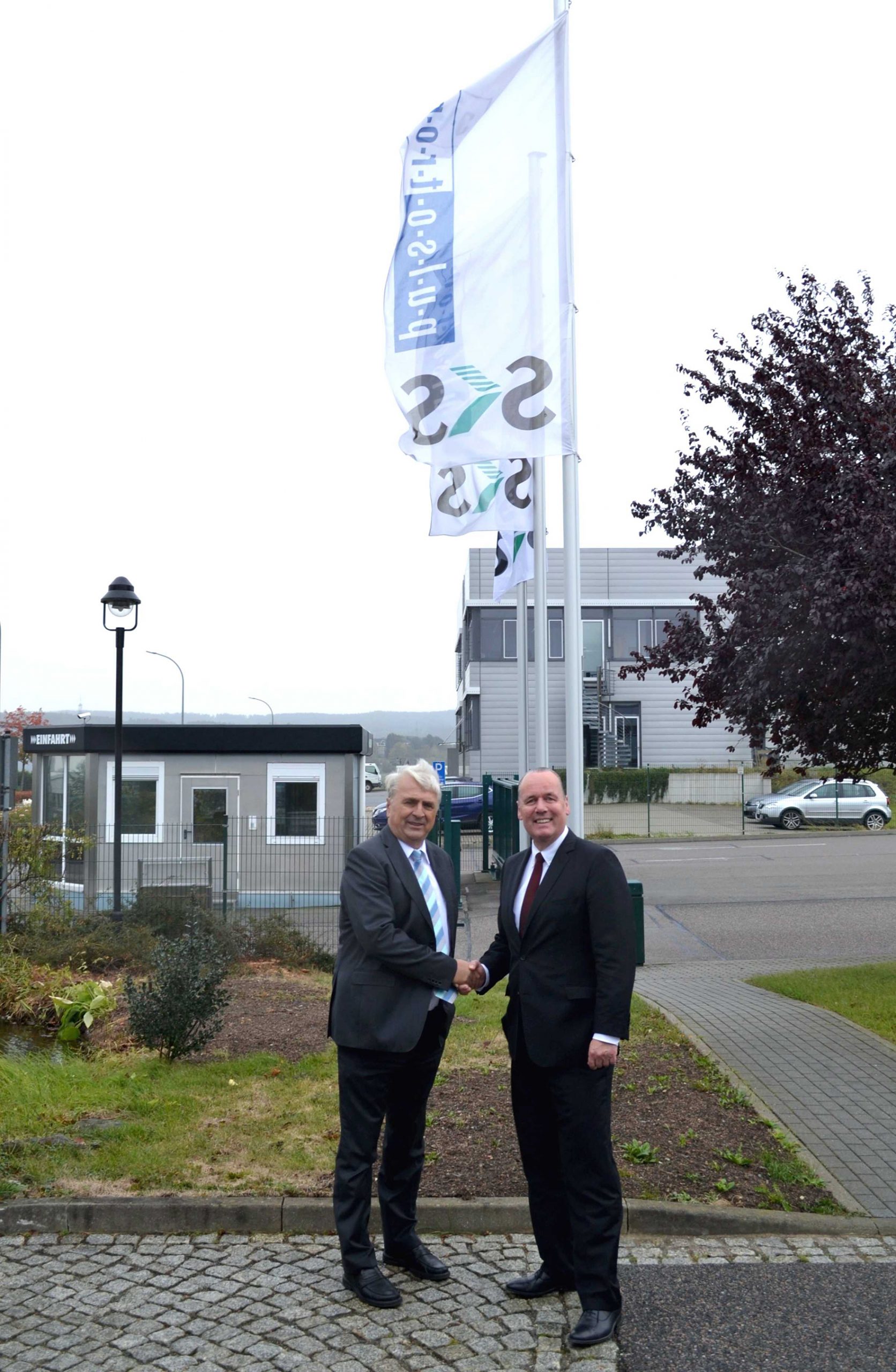 Phoenix Contact verstärkt sich in der Verbindungstechnik 7 Phoenix Contact verstärkt
sich in der Verbindungstechnik