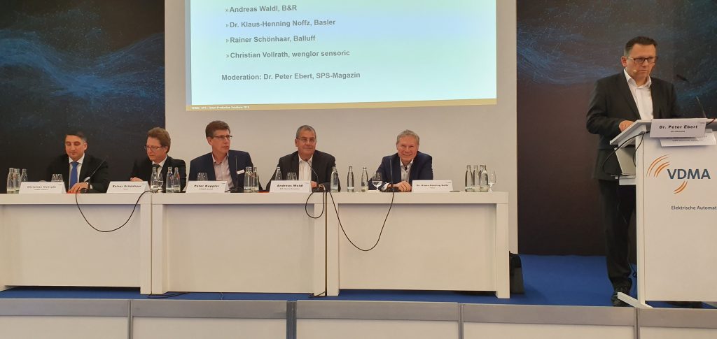 Kein Kinderspiel 1 Die Teilnehmer der Expertenrunde (v.l.n.r.): Christian Vollrath (Wenglor), Rainer Schönhaar (Balluff), Peter Keppler (Stemmer Imaging),
Andreas Waldl (B&R) und Dr. Klaus-Henning Noffz (Basler).