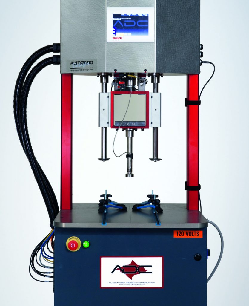 Dieses Impactor genannte System von ADC wird f&uuml;r Falltestpr&uuml;fungen von Sportartikelmaterialien genutzt. 