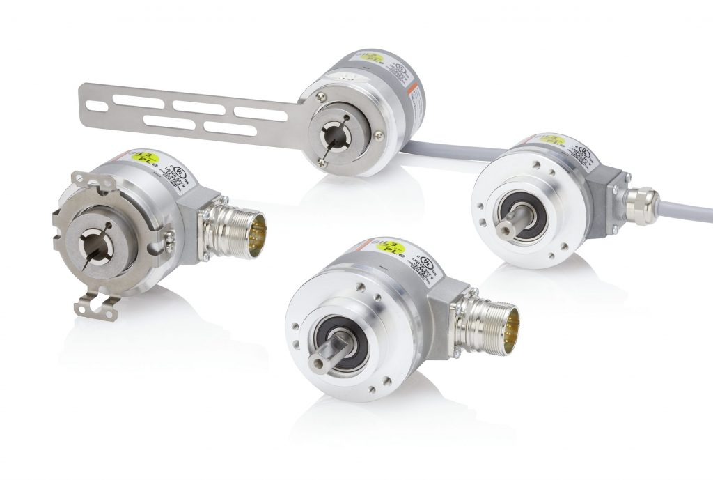 Sichere Positionierung und Bewegung 1 Bei der Verwendung eines Motorgebers als sicherer Drehgeber bis SIL3/PLe kann ein weiterer separater Drehgeber entfallen. Kübler bietet hierfür ein breites Portfolio an zertifizierten Wellen- und Hohlwellen-Drehgeber bis SIL3/PLe an.