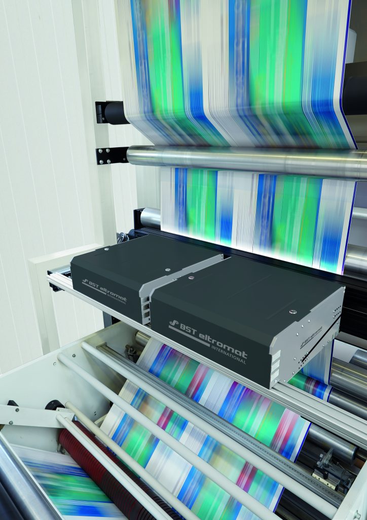 3D-Inspektion bei 600m/s 1 BST Eltromat ist weltweit anerkannter Spezialist für Qualitätssicherungssysteme – u.a. für die Inline-Inspektion von bedruckten Papieren, Kartons und Folien während der Bahnverarbeitung.